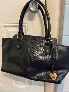 Cuore and Pelle Black Textured Tote with Gold Heart Charm